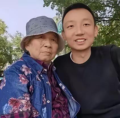 姥姥说：“如果是我一直照顾好好，好好就不会死，好好可以活到五六十岁。”
姥姥真的
