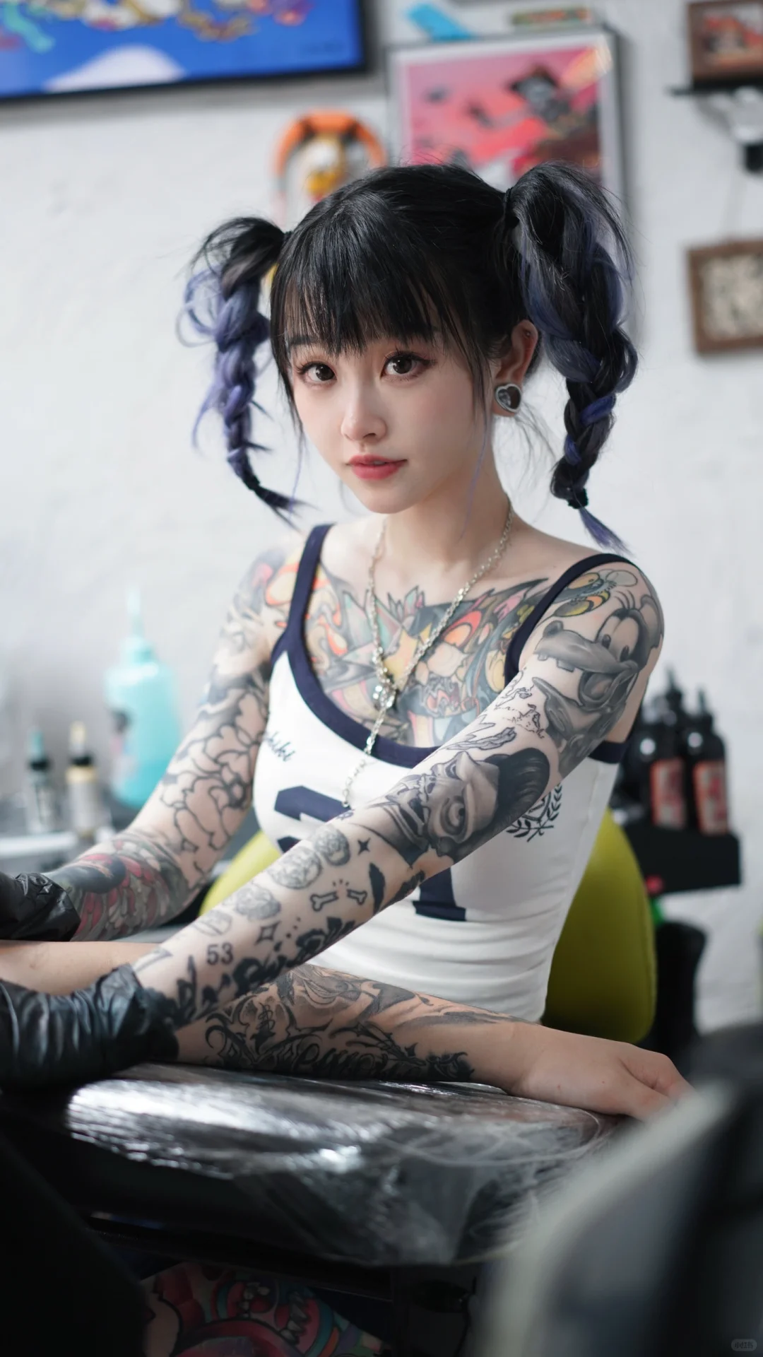 他说我不笑的时候还行 笑起来的时候很怕我