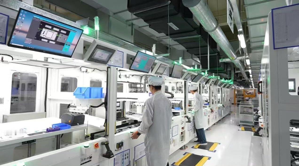 驭新智行 近日，辽宁首家汽车智能显示屏生产企业——驭新智行沈阳工厂正式投产。这是