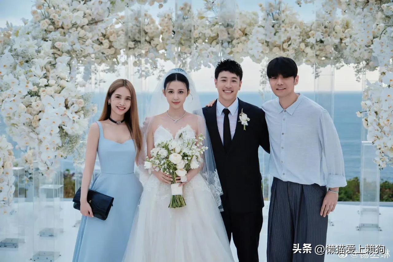 首先祝福潘玮柏找到了自己的另一半！
宣云，曾被称之为“最美空姐”。潘玮柏和妻子宣