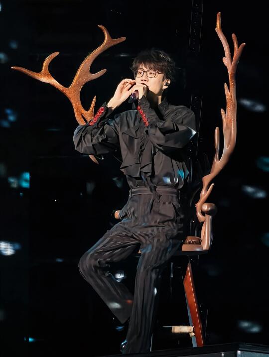 凌晨一点…还在想 谁能救我