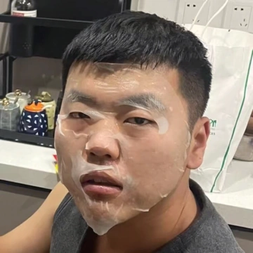 探店当红的小美