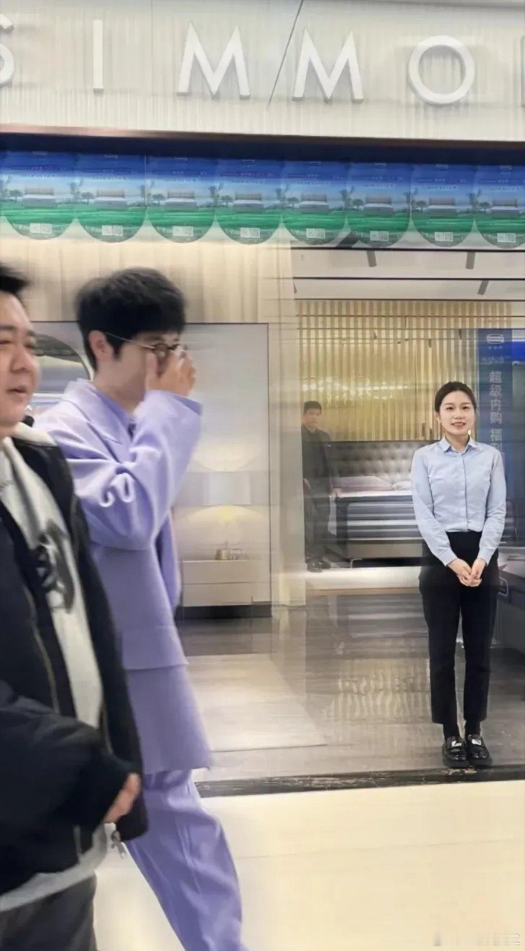 李行亮的左手无名指是《再见爱人4》他和麦琳的结局[微笑]你俩🔒亖吧！！ 