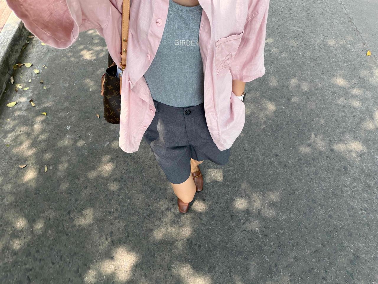 活在当下，本身就是幸福

一位许久未联系的熟人前来闲谈，言语间总反复提起过往的细