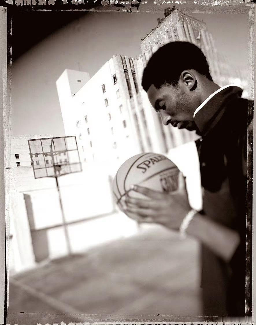 我们不一定要五彩缤纷，但一定要活出自己的颜色。在所有的跋涉与坚持之后，总有一天成