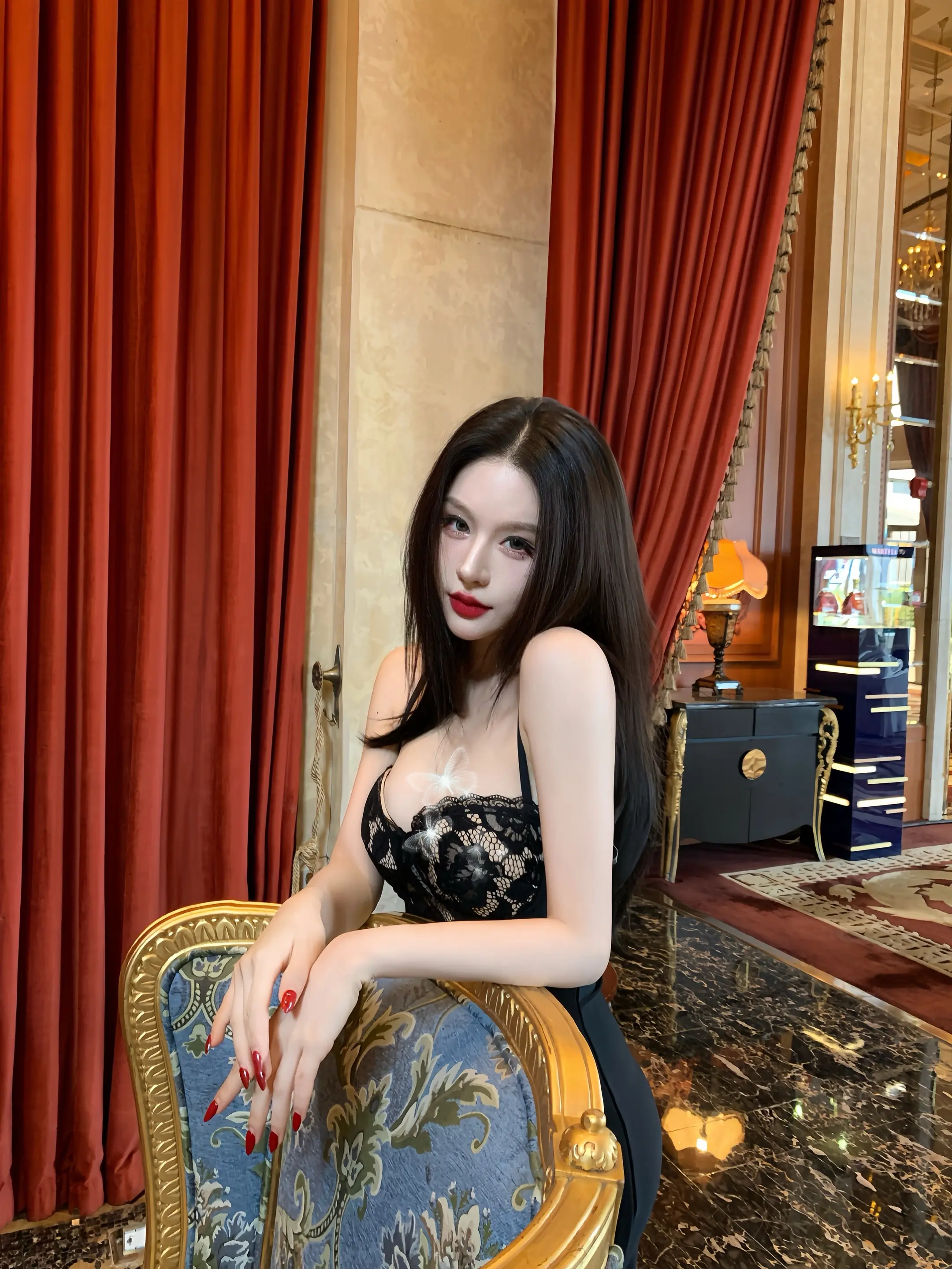 停止让共友在我面前假装不经意透露你的生活吧 谁过更好的戏码我早就厌烦了...