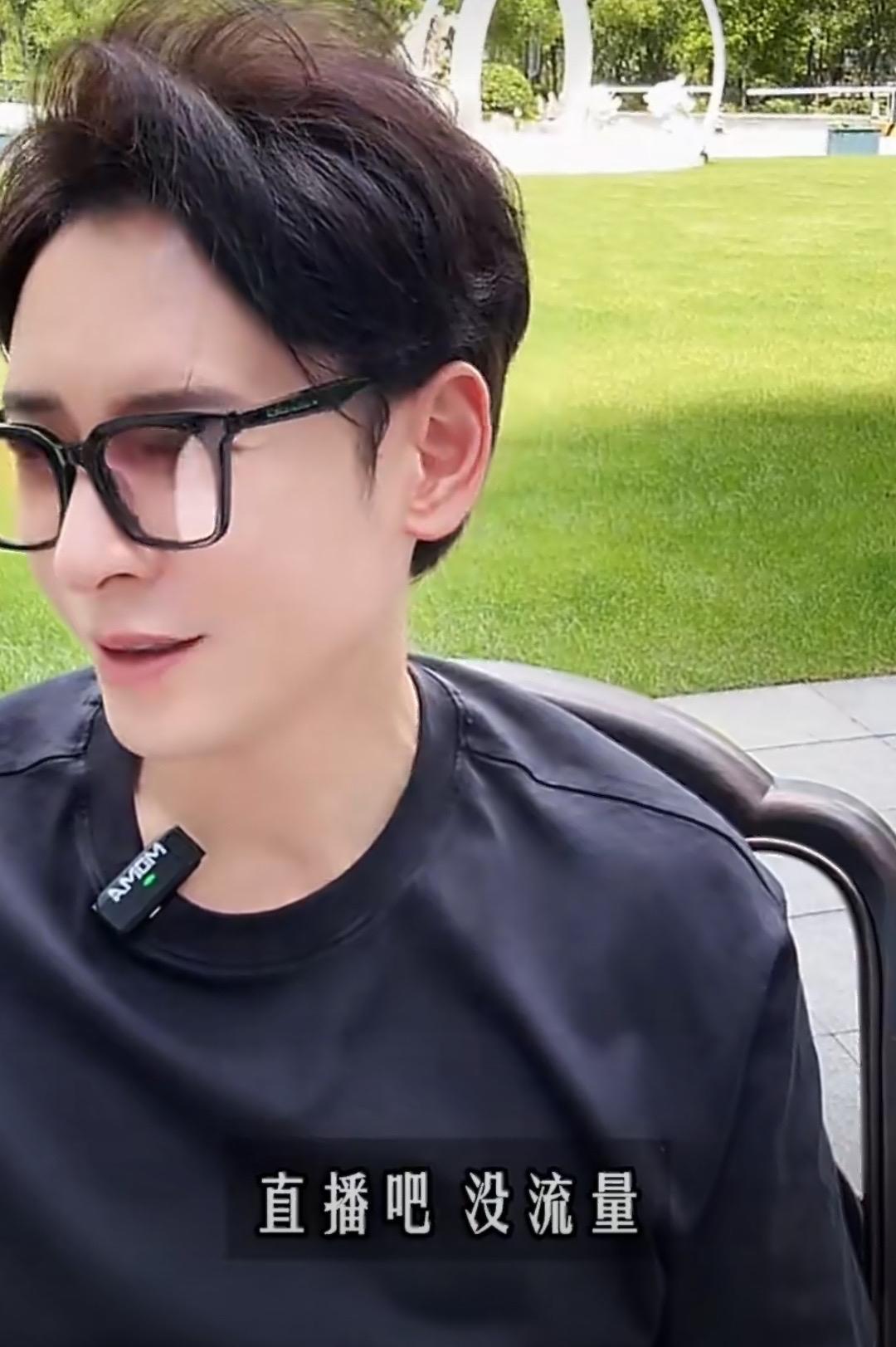 韩栋直播落泪不是卖惨，

他说破的，是内娱最现实的生存规则？

韩栋直播间突然红