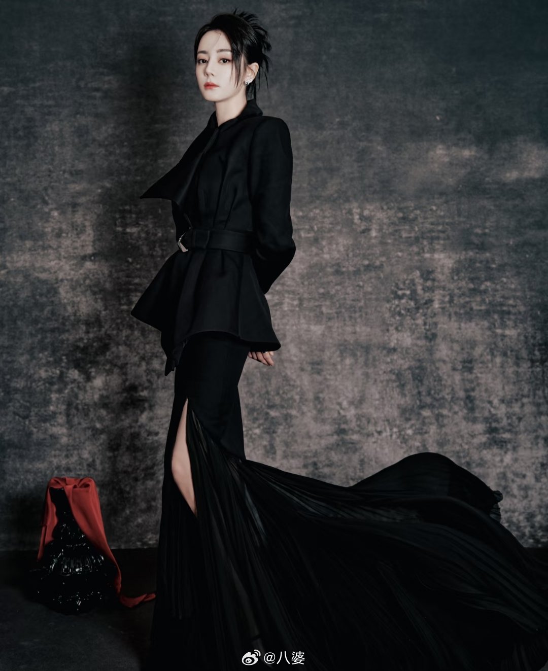 闵塔鲨手误闵塔鲨这“手误”也太巧了吧，刚好点赞吐槽迪丽热巴工作室的博文，谁信啊？