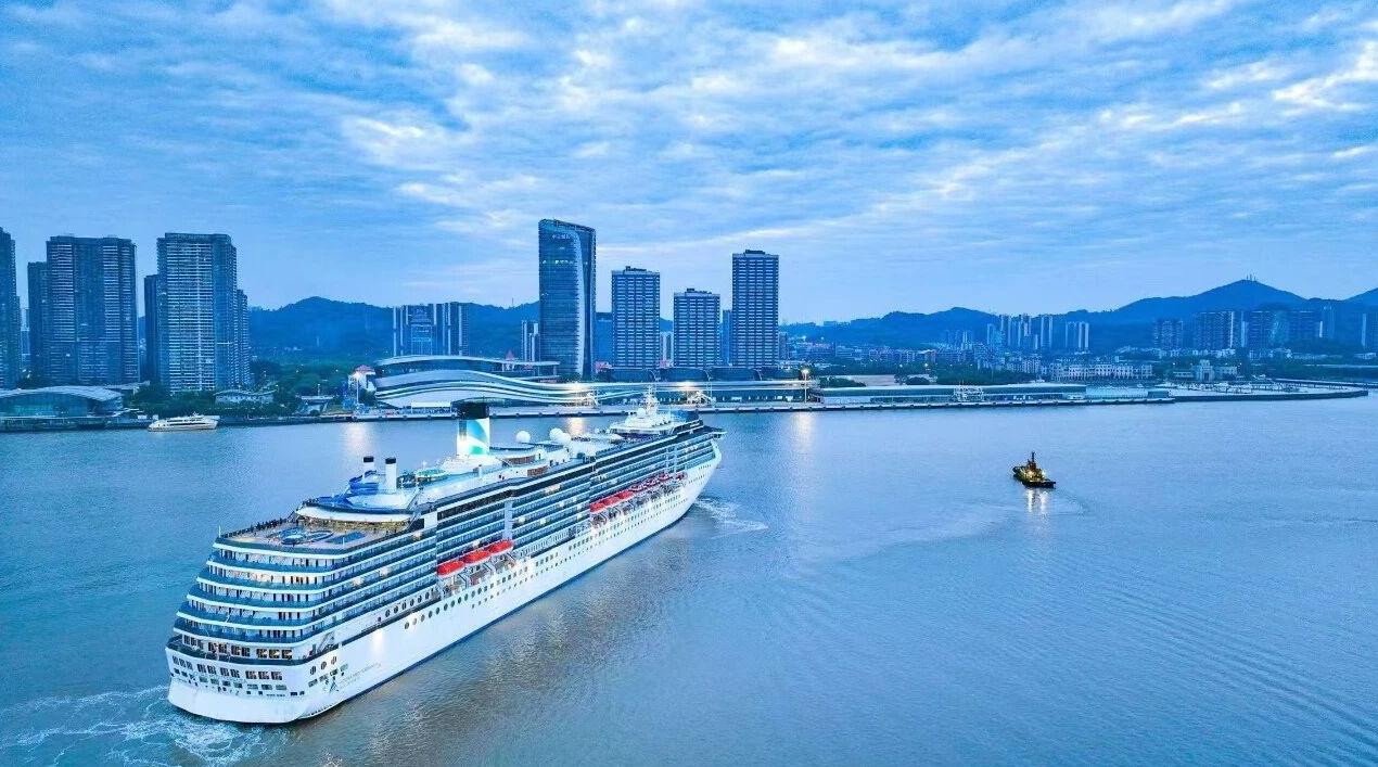 【南沙邮轮母港上半年旅客接待量全国第三！】近日，中国港口协会邮轮游艇码头分会系统