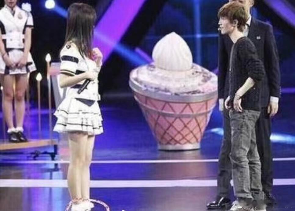 鞠婧祎原来还没有郭敬明高 ​​​