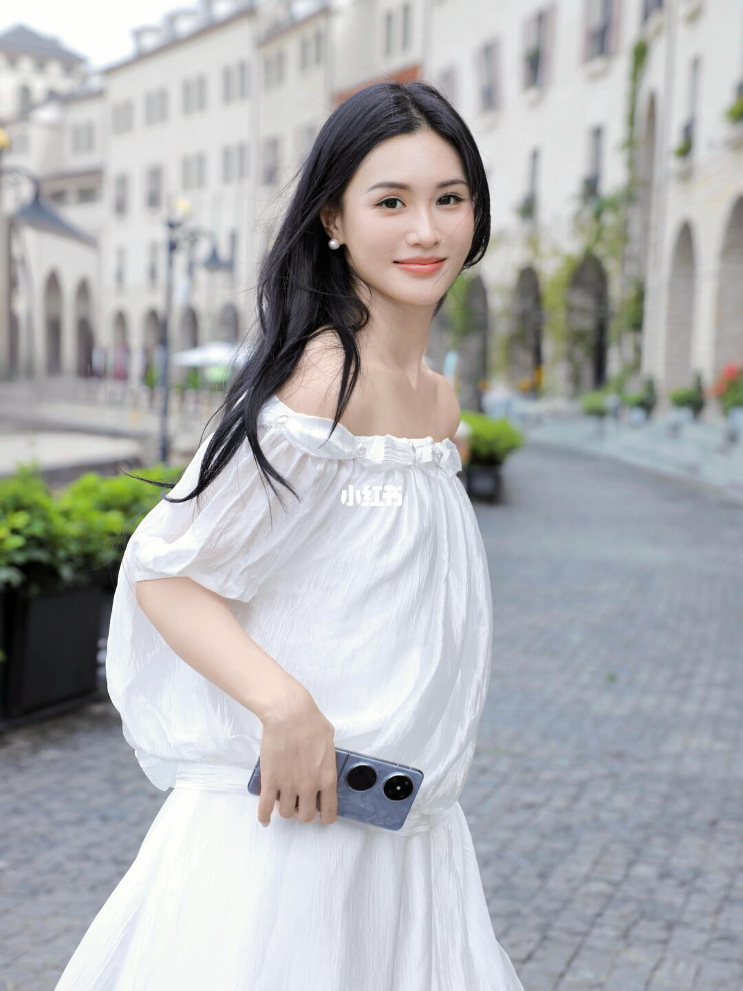 她有一种不费力的美～