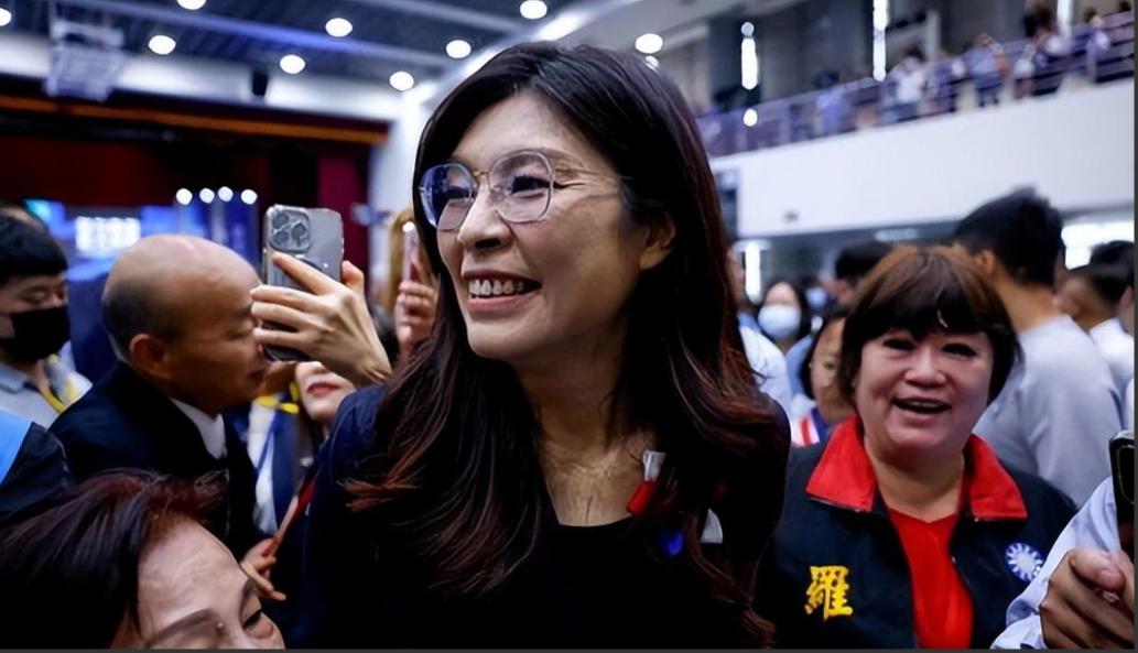 今天上午 10 点，台湾松山国际机场不比平常，中国国民党主席郑丽文率团开始在台湾