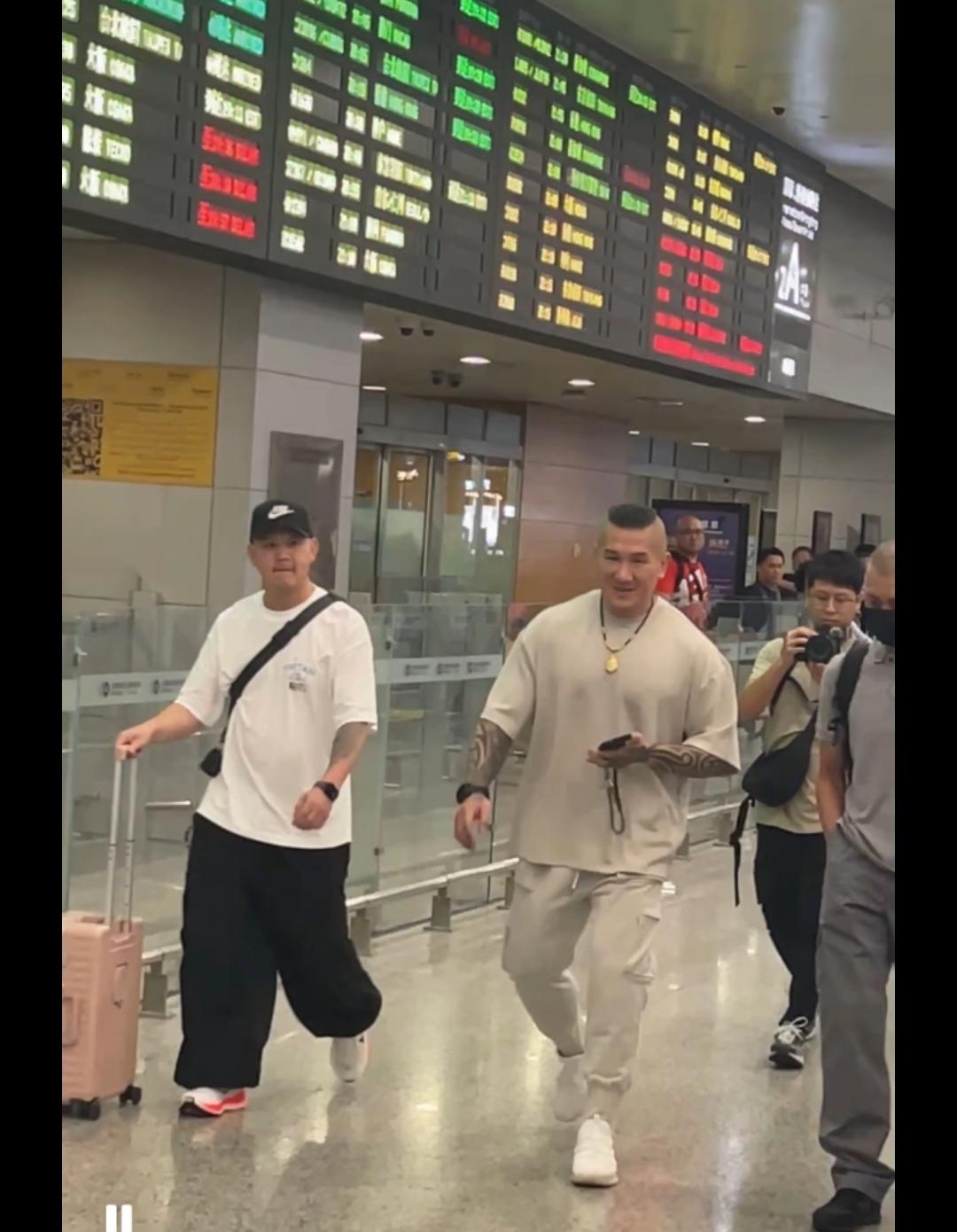 9月17日晚上，台湾网红馆长陈汉之抵达上海，这是他第二次来大陆，这次来是接到内蒙