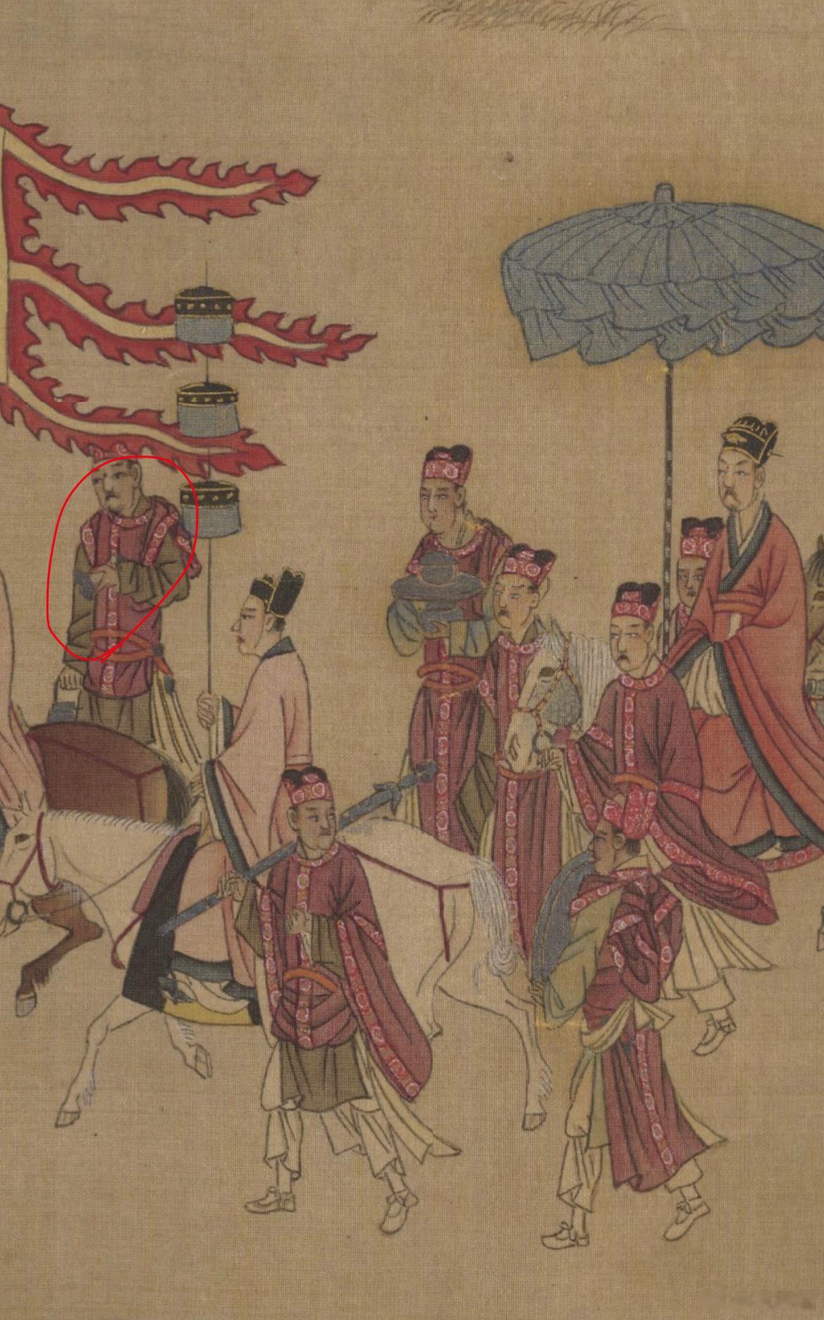 《胡笳十八拍》中官吏的侍从执事前后，手中之物除唾盂、钵盂、厮锣外，还有提壶和锭状
