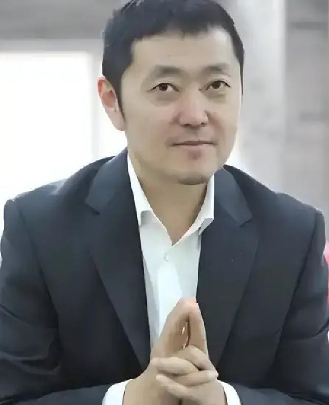 2021年，中国千亿富豪左晖因肺癌去世后，留下了1038亿身家，可谓是生不带来死