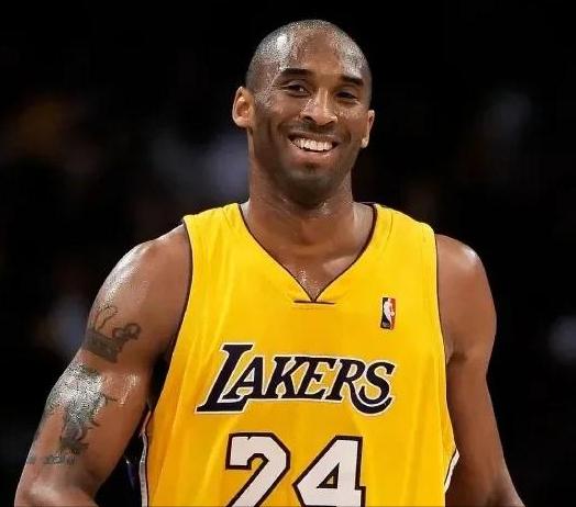 单场运动战出手次数排名：
1、科比——50次
2、乔丹——49次
3、布伦森——