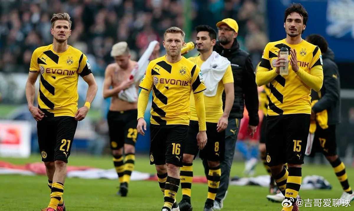 这场比赛绝对是本轮德甲的“天王山之战”！作为积分榜第二和第三的直接对话，它不仅关