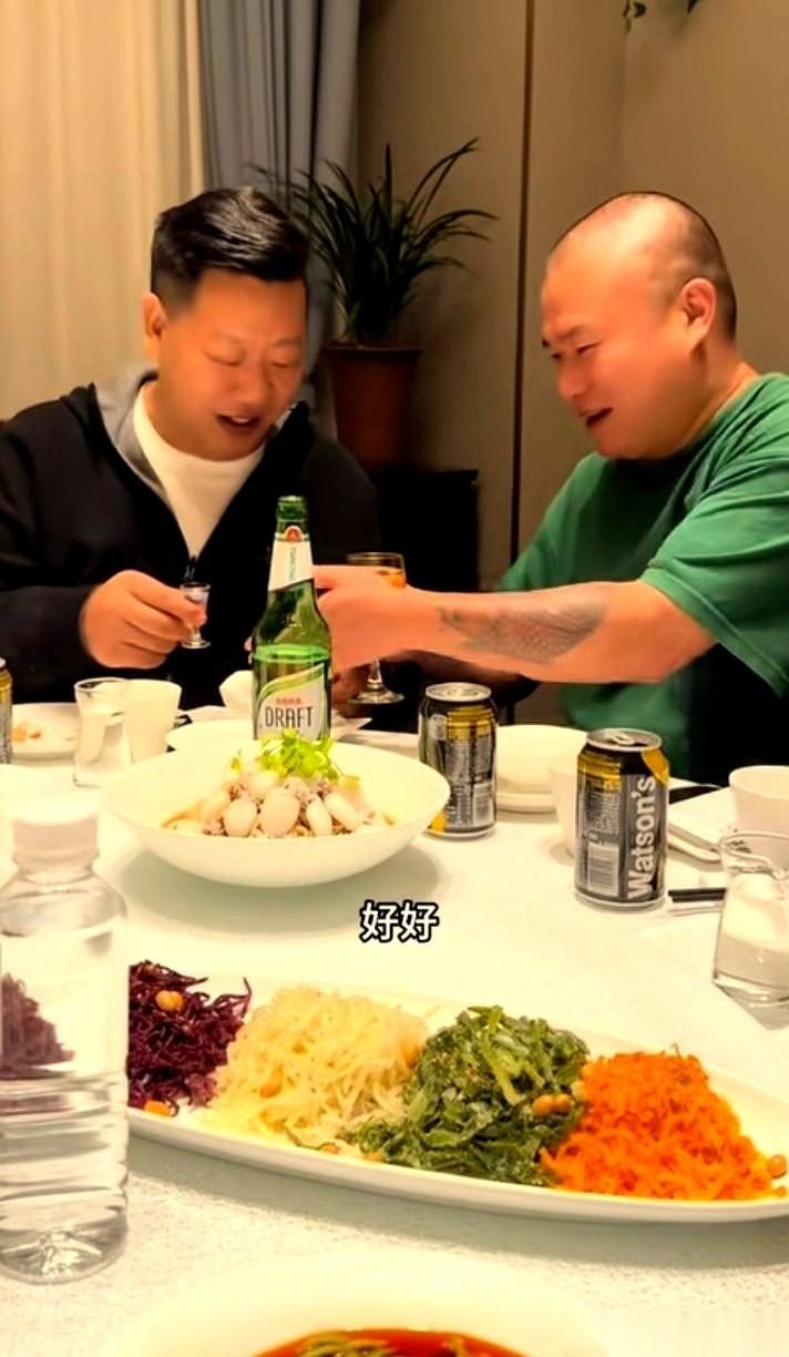 张大炮亲自登门找到两人的共同熟人，交代大家不要去管老廖的闲事。
这事发生的时候，
