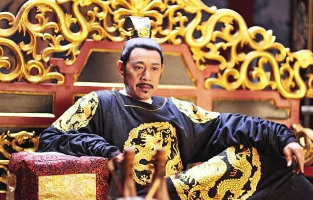 公元626年，玄武门血还没干透，李世民就坐上了太子位。两个月后，李渊"主动"让出