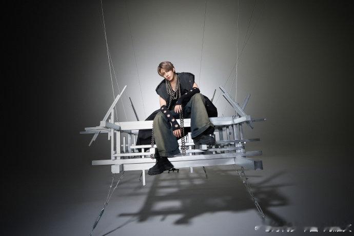 刘耀文发新歌造型写真，小哥哥帅得我心扑通扑通跳巨星，是巨星来的吧！