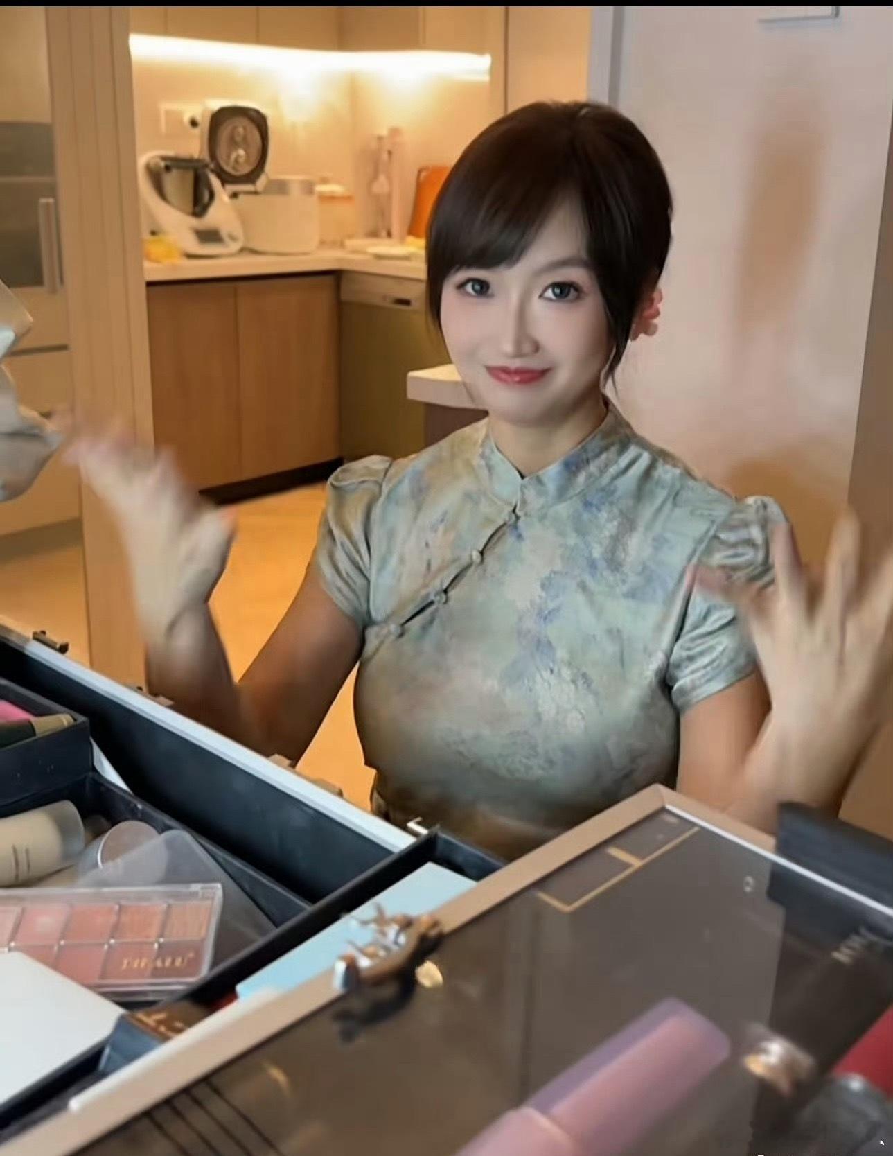 麦琳瘦成唐嫣了我靠 你别说是有点像了哈？这麦琳可真是把一把好牌打明白了，成为了家