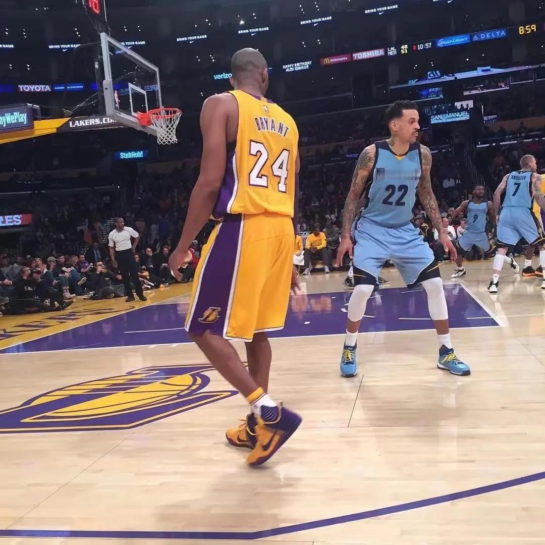 杨绛曾写道：我不会带着面具做人，那样太累。我不会藏着坏心待人，那样理亏。我只想简