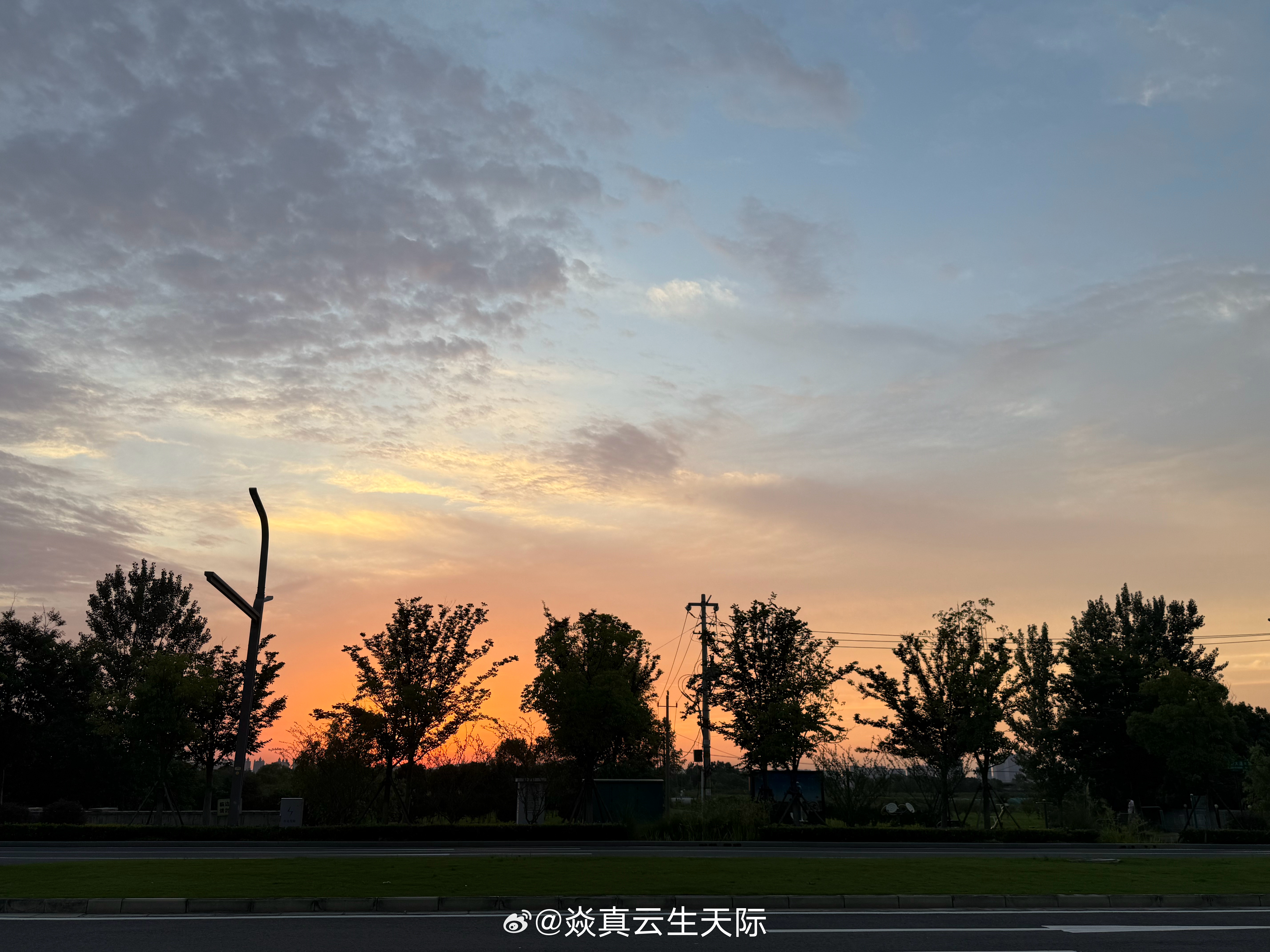 人生中的烦恼和快乐交织相伴未完成的人生课题会反复出现直到你给出新的答案 