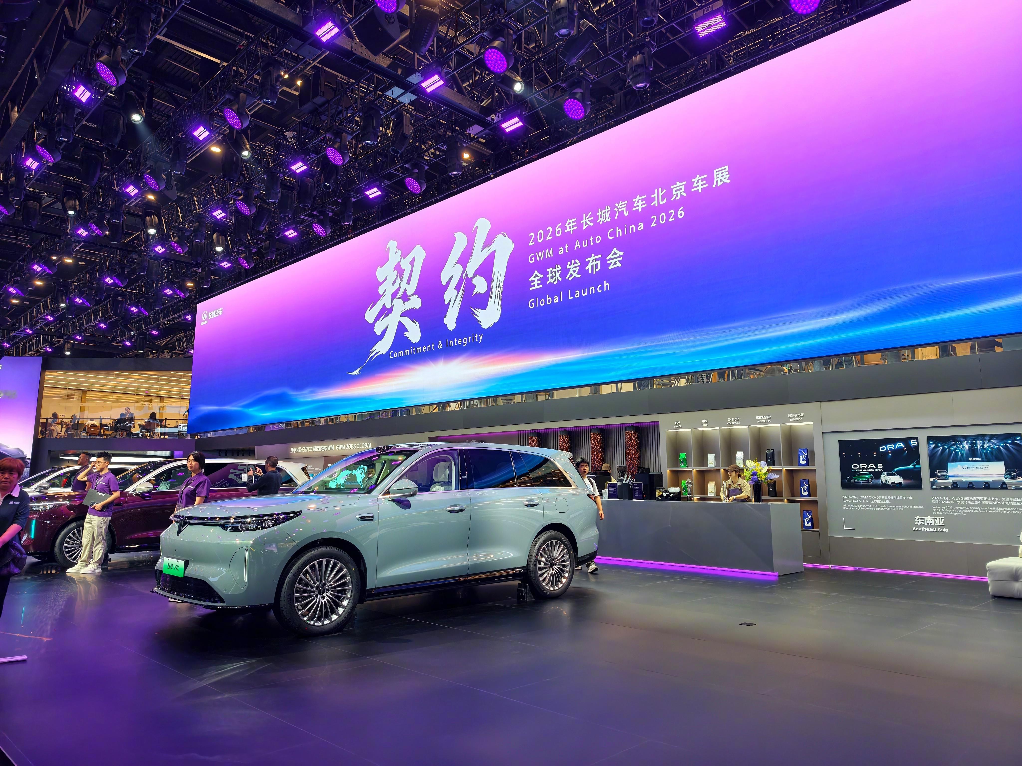 魏牌这次在北京车展现场带来了所有明星车型，以及全新魏牌V9X、全新蓝山和全新高山