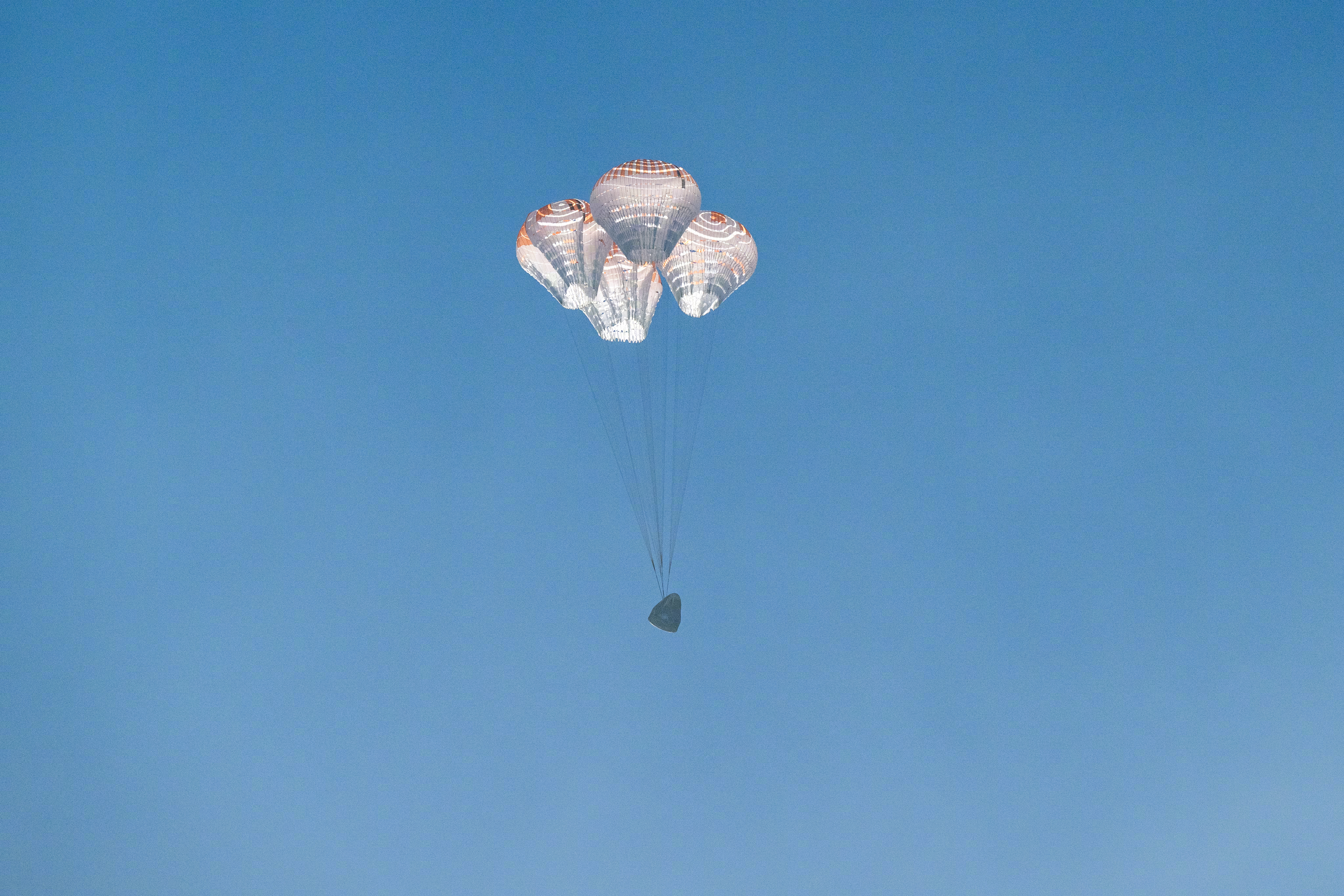 Crew-12乘组返回高清大图，图源NASA。顺便说一句，只要执行半年左右的长期