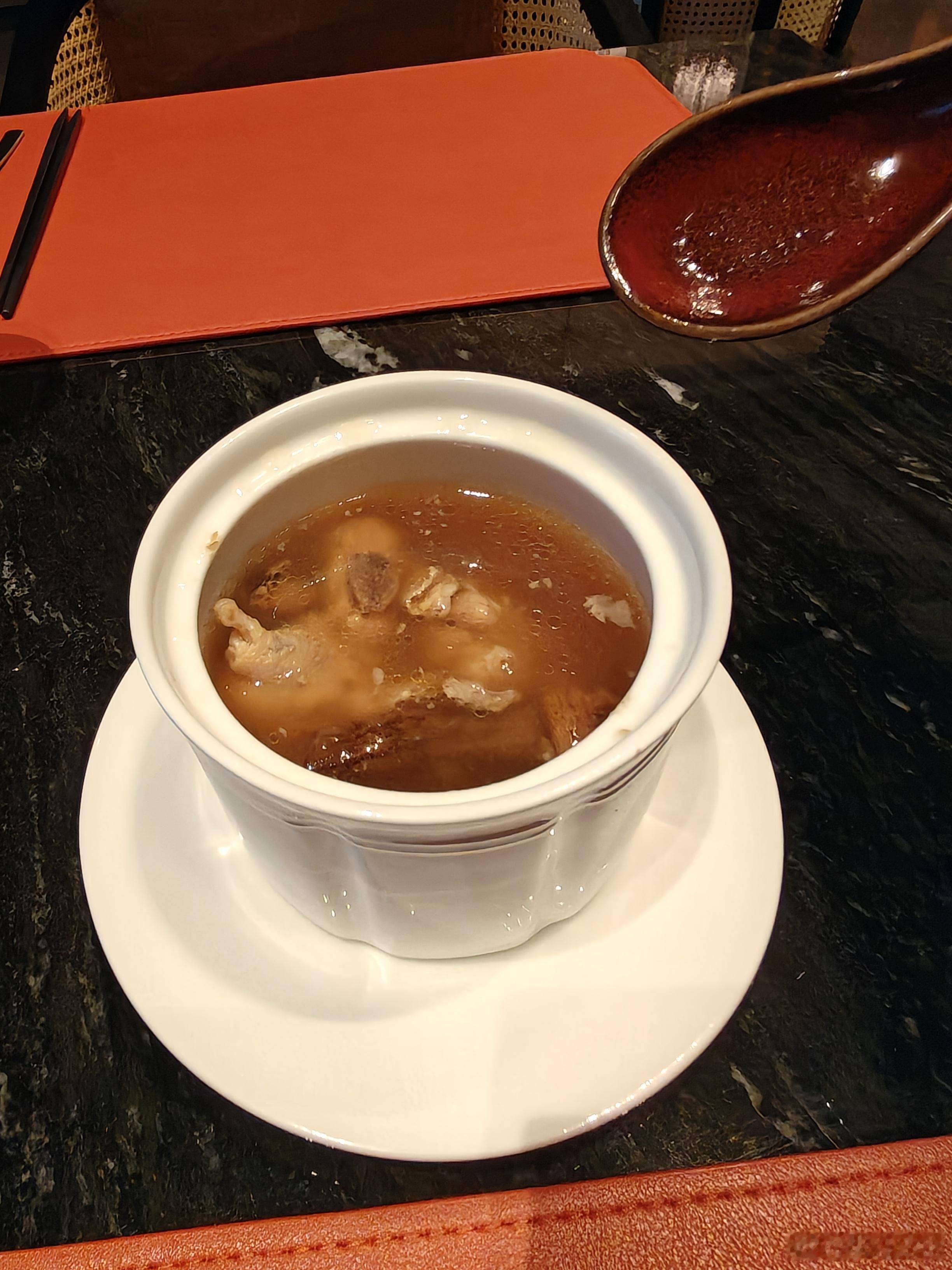 今年吃到最差的一餐，竟然是在一家5星豪华酒店里！不是难吃那么简单，系错晒！饭夹生