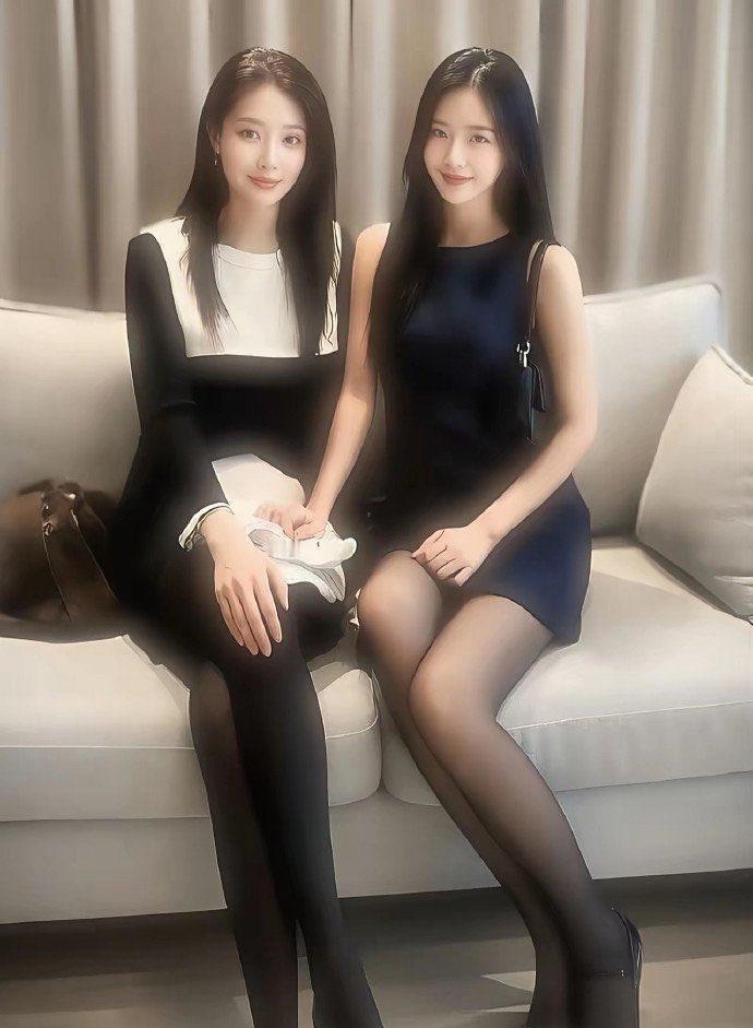 在像素不好的时候，
才更具有美感，
你知道这对母女，
哪个是妈妈，
哪个是女儿吗