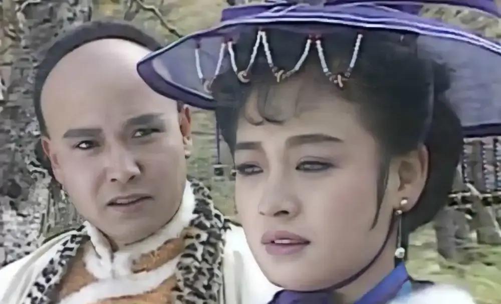 郭襄十六岁在风陵渡口看见杨过摘下面具，那张脸像闪电劈进心里。

此后二十四年她骑