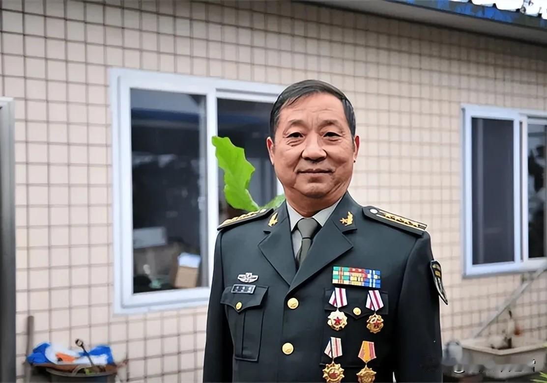 1978年，已经是26岁“大龄青年”的刘保健从军队回家探亲，刘保健1972年入伍