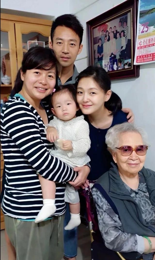 汪最起码心里还是有她的，人也不坏，舍得给她花钱，对她身体还是很关心在意的！我觉得