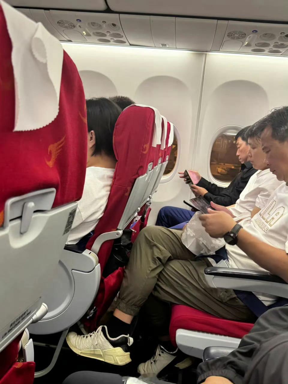 据说这张图今天很火啊，如果换成雷军或者余承东那是不是会上热搜？[doge] ​​