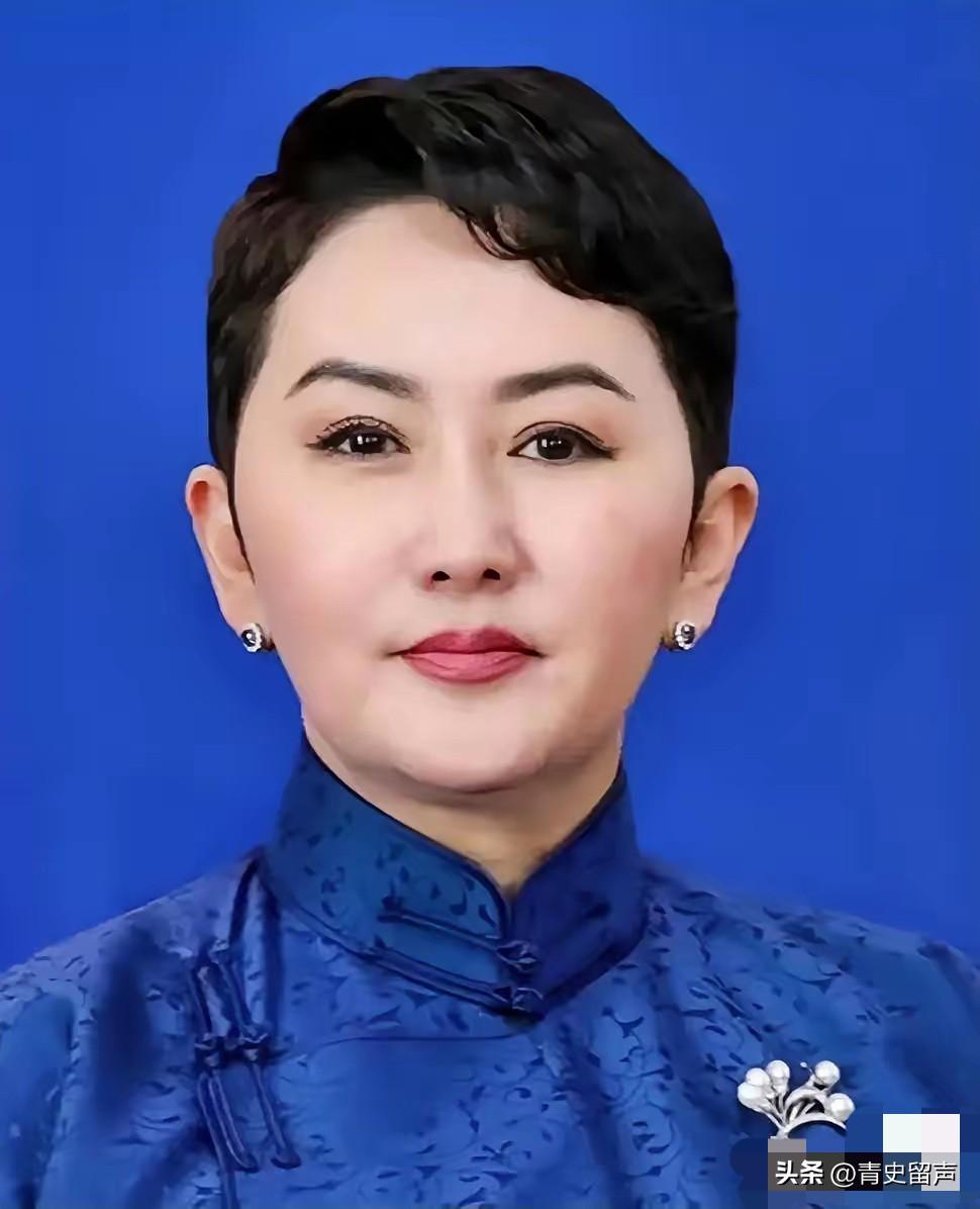 看到蒙古国女外长巴特策策格的履历，心里着实有些感慨。在如今讲究包装的时代，像她这