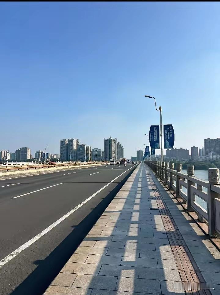 我弟弟经常头晕，前后检查三年一直找不到根源。直到去上海大医院就诊，才终于查出病因