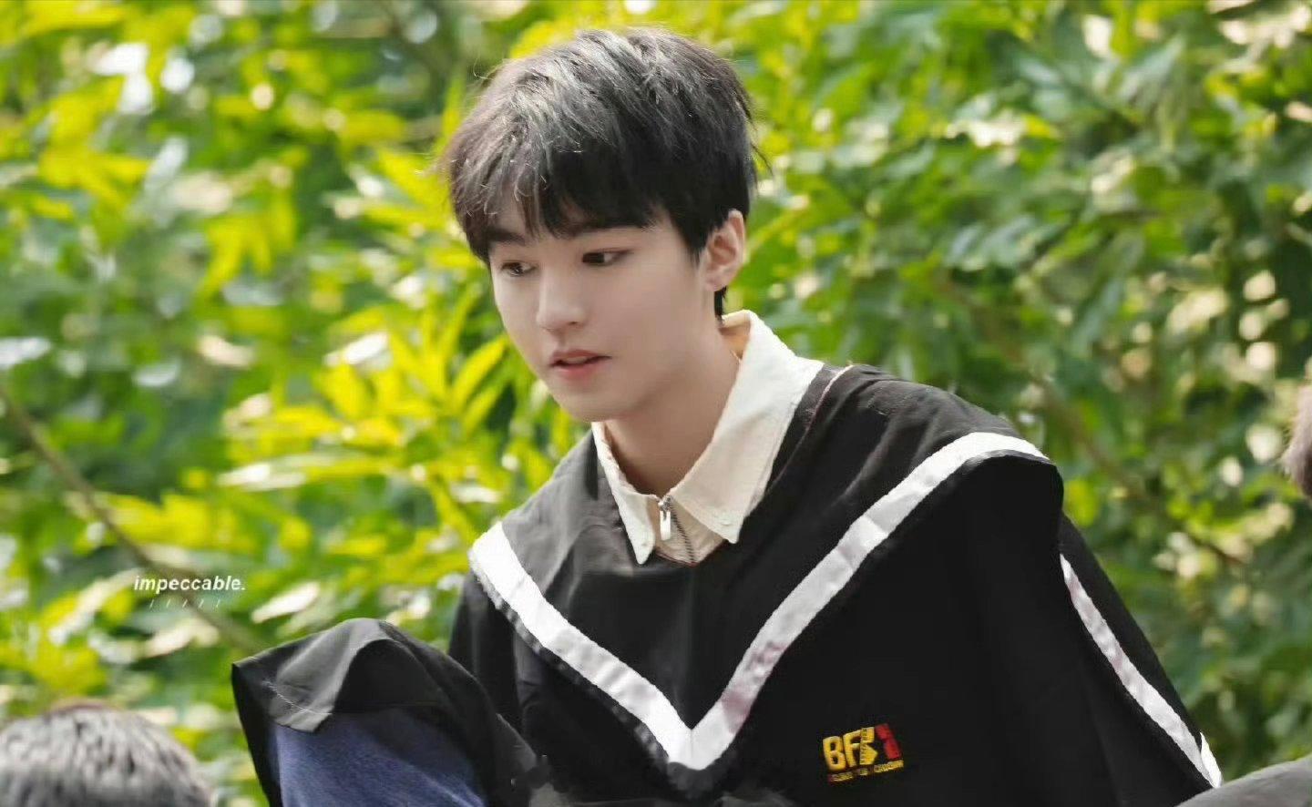 王俊凯 易烊千玺学士服，get谁？ ​​​