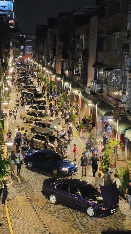 #台湾老车# 在週末的鶯歌陶瓷老街結合老車的一場Party就是一場美麗的風景、篇