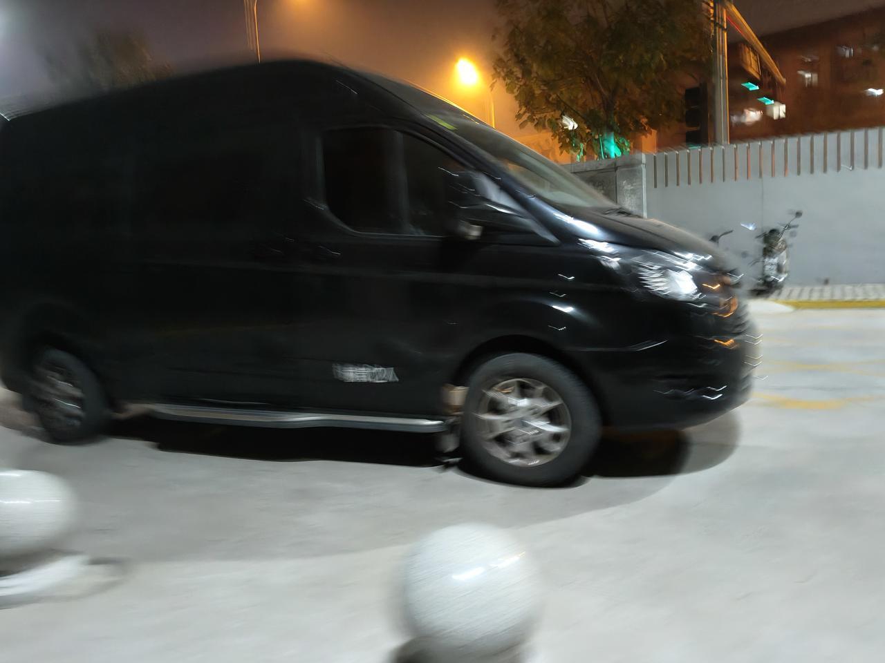 昨天在丰台洗车花了八十元钱！
好心疼，洗着车就下雨了，把车身又弄脏了。
昨天中午