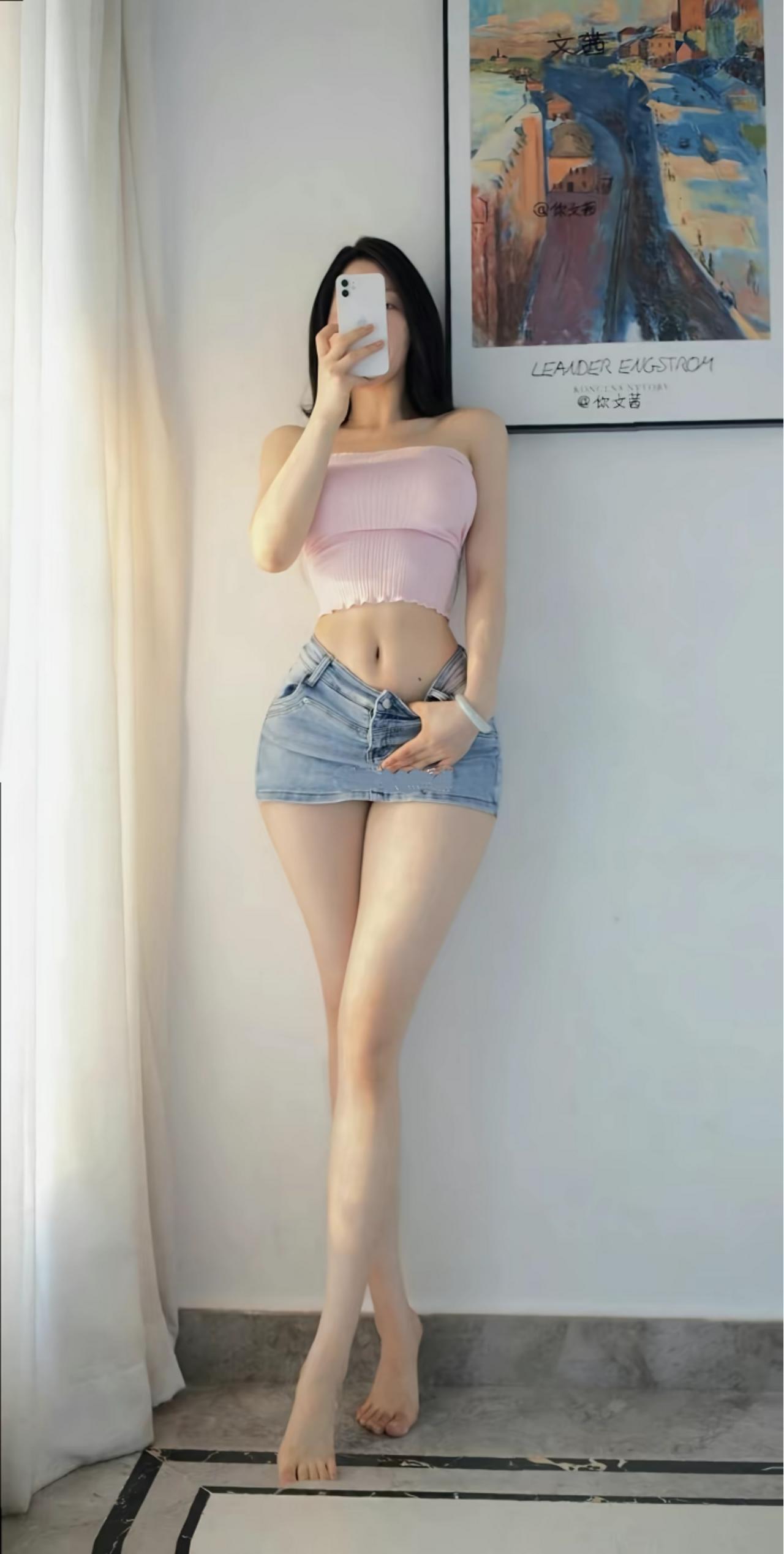 分享一张唯美照片。 美女的美丽体现在何处呢？ 模特的曼妙身材，摄影怎么表现