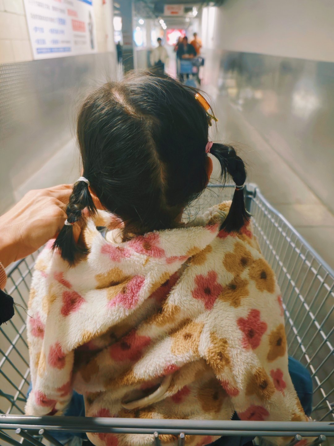 带侄女第一次逛开市客，我问他下次还来吗，下次还来。让小朋友喜欢你的方式就是带她玩