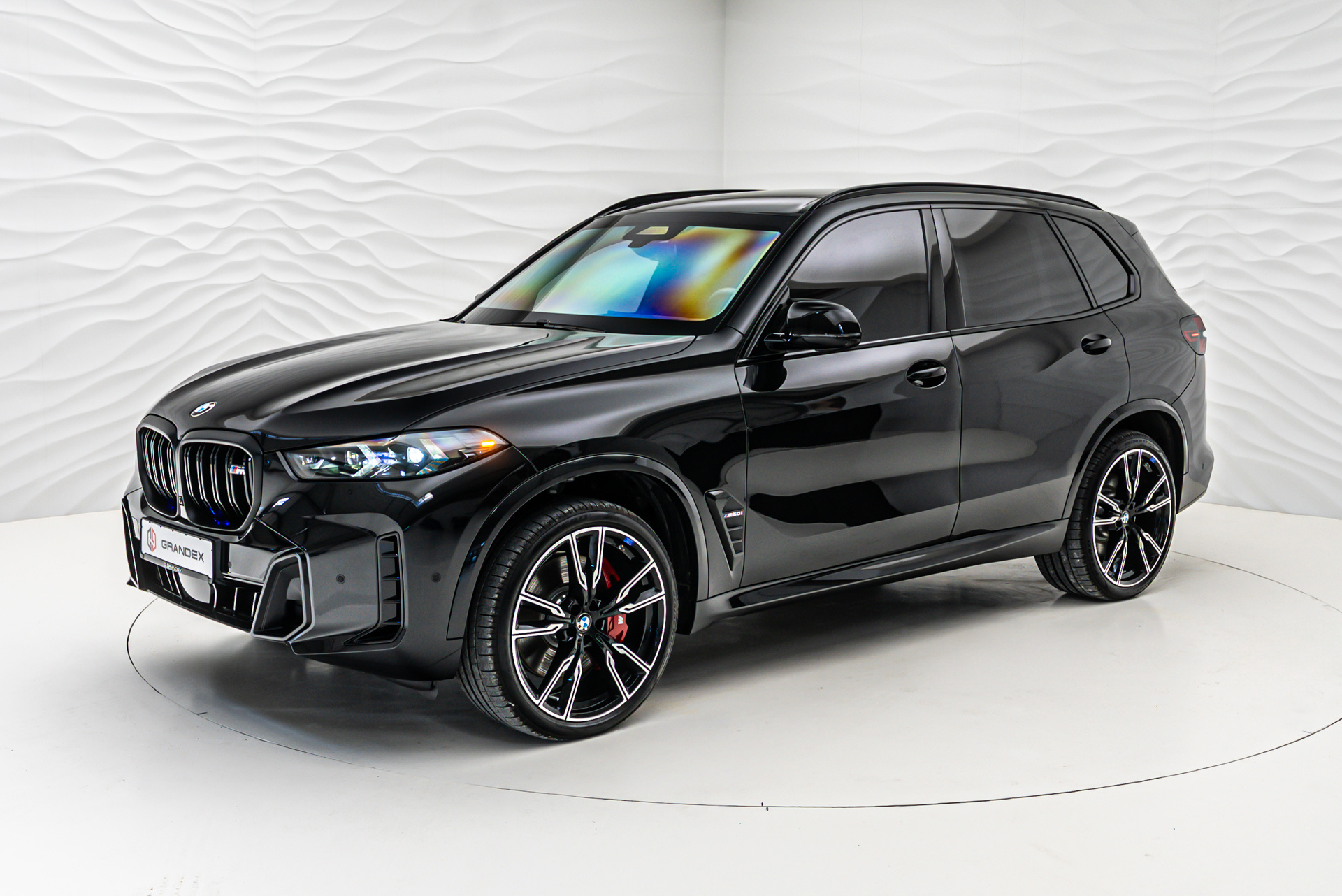 防弹车[超话] BMW X5 M60i自改的防弹车，跟宝马官方防弹车的车型一样，