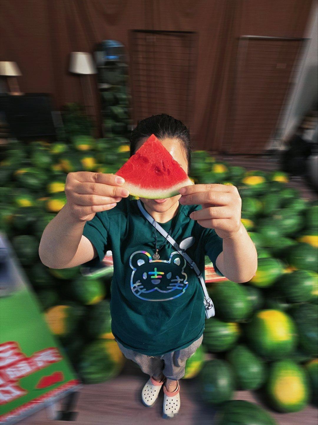 陆虎回应送250吨西瓜 🍉请你吃吴克群和陆虎的瓜 报告！在北京的第一批吃瓜群众