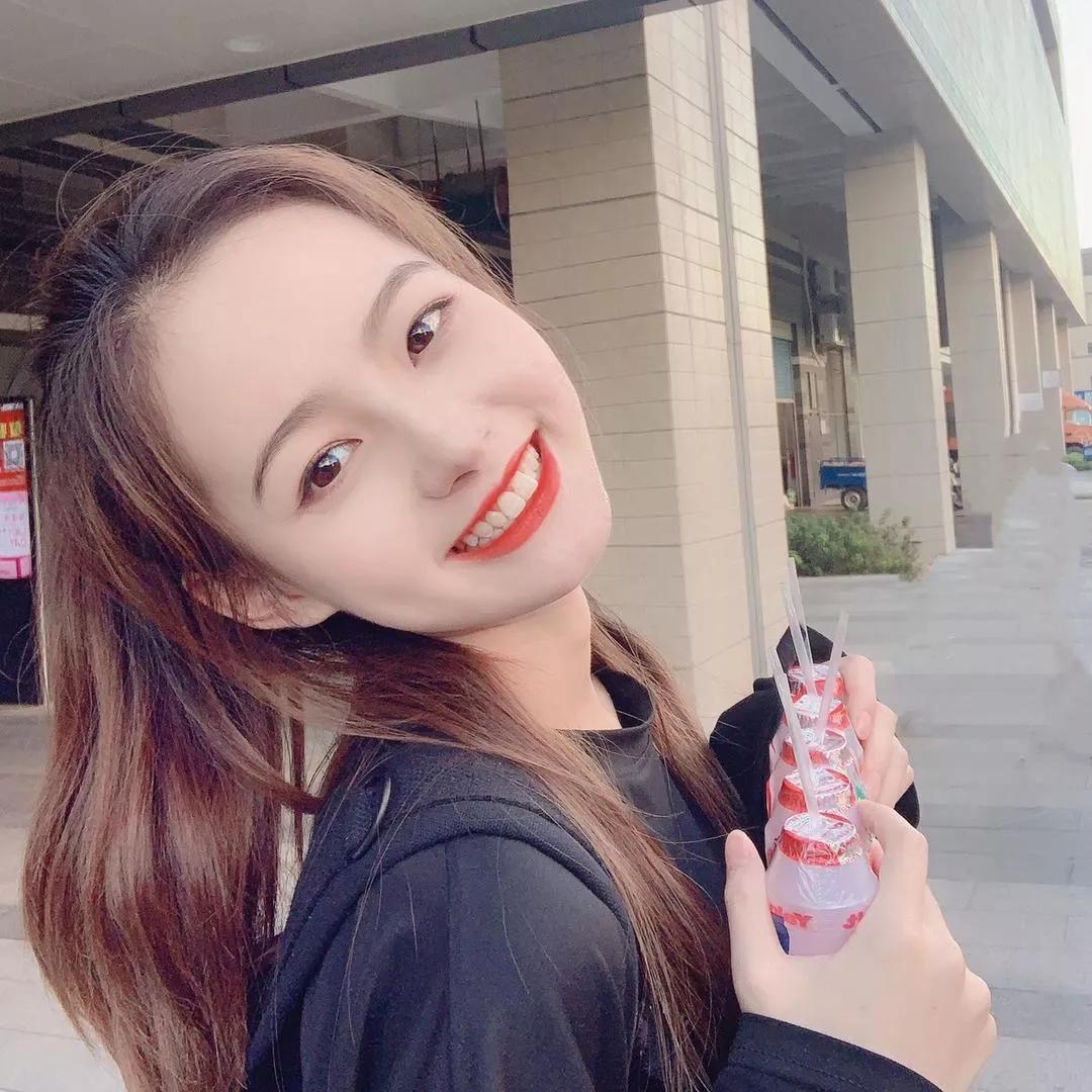 元气满满的一天，从微笑开始😊