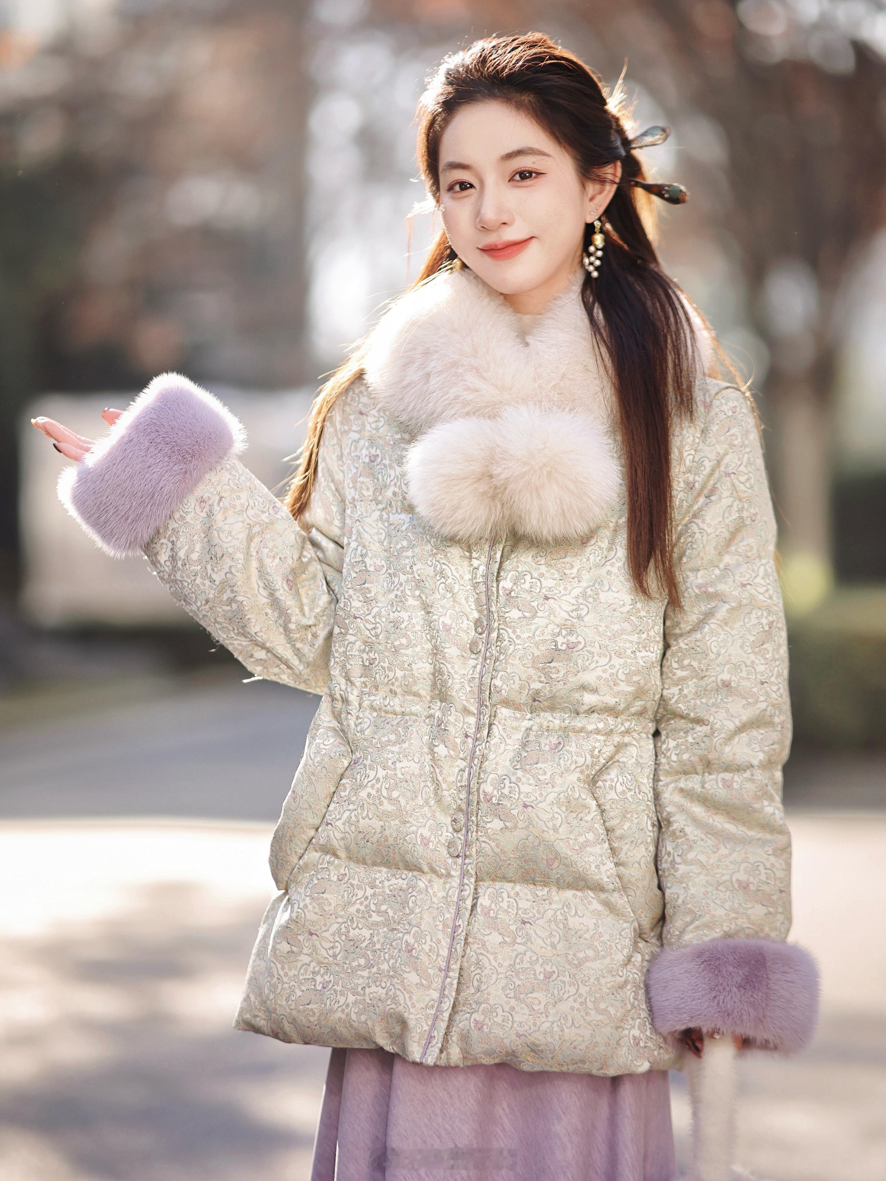 我说国风真的有种独特大气的东方美啊～95鹅绒+可拆卸水貂袖 暖和舒服再来真丝提花