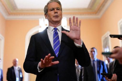 美国财长破防了：中国再不卖稀土，我就把几十万留学生全赶回去！
 
麻烦看官老爷们