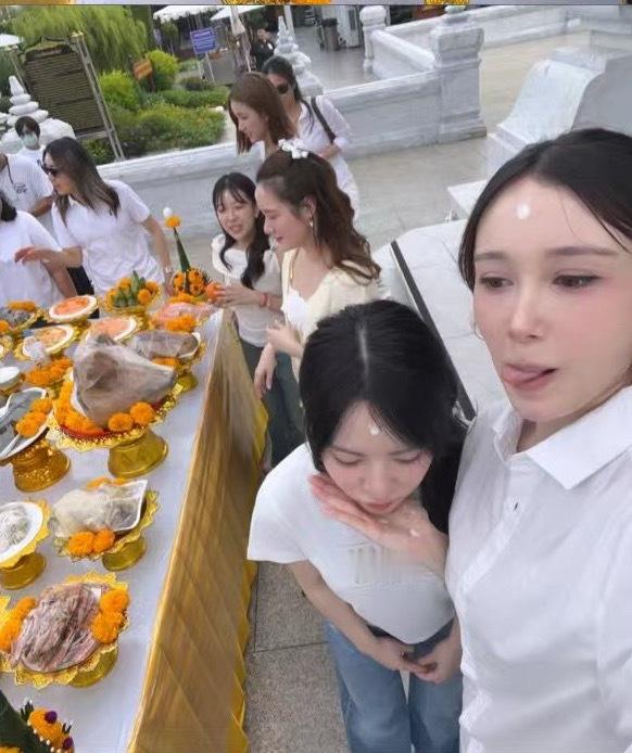 萌哭了呀小厘米 
