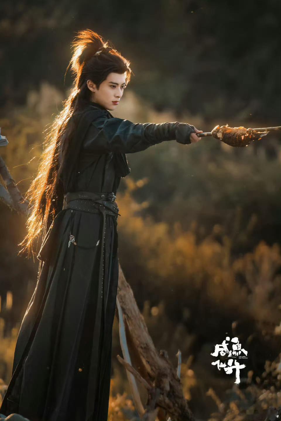 王鹤棣咸鱼飞升烤鱼路透王鹤棣神图有了王鹤棣咸鱼飞升烤鱼路透，好好看，[思考][思