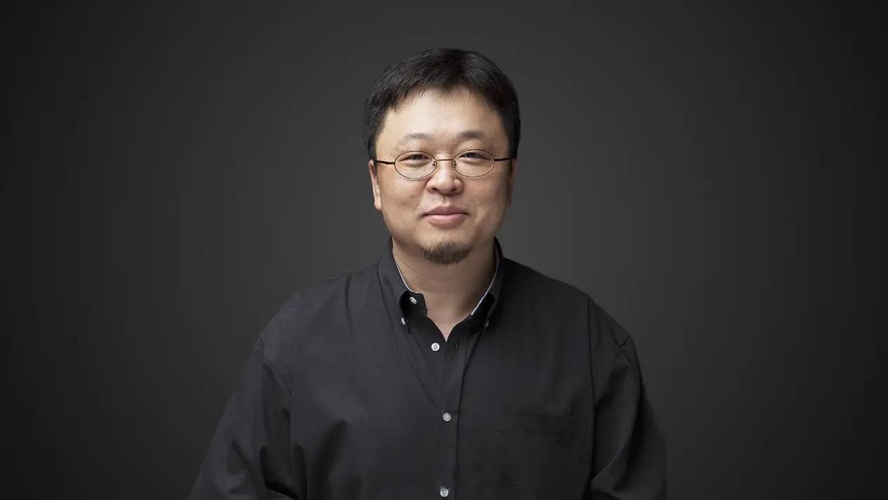 请用两个字评价罗永浩？ ​​​
